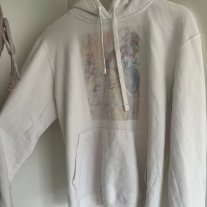 The cool elephant hoodie med tryck - Jättefin the cool elephant hoodie som är i jättefint skick bortsett från att trycket är lite borttvättat💓