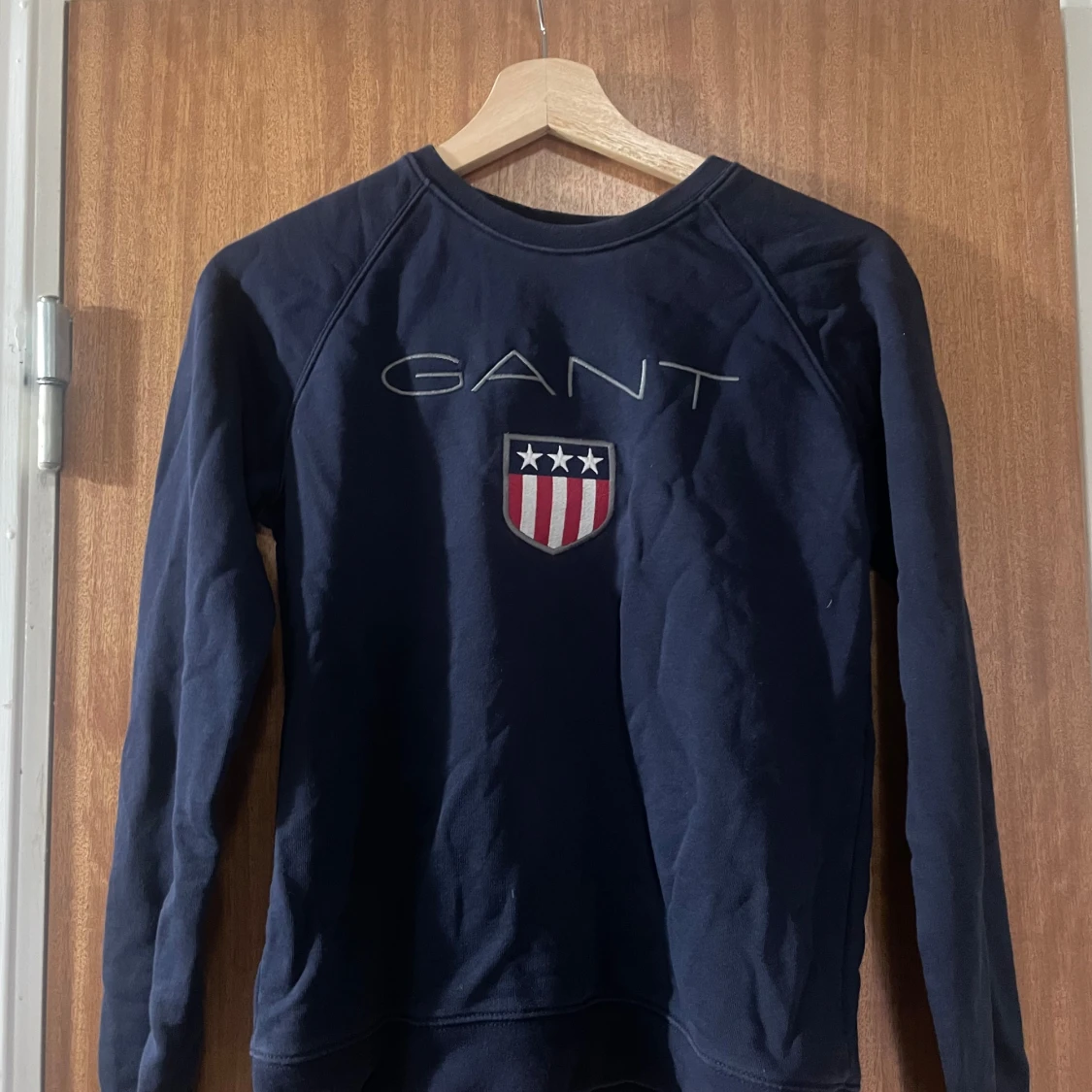 Gant sheild logo c-neck