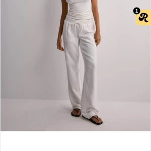 Linnebyxor  - Säljer ett par linnebyxor från Nelly då dem var för små från start.  Endast använda när jag testade dem.   Nypris 499, nu 249 på hemsidan men den här storleken är slutsåld 