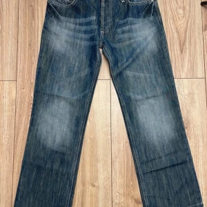 D&G jeans - Feta Dolce&Gabbana jeans. Skön passform och fet wash! 32