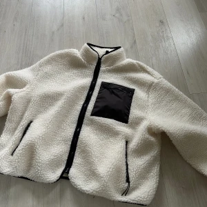 Teddy jacka  - Teddy jacka från HM💕 knappt använd💕jätte mysig💕