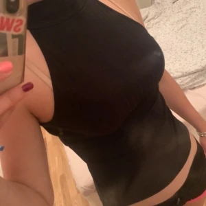 Svart linne - Svart linne från even o odd med ett ribbat tyg knappt använd 💗💗