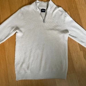 Halv zip - Bra skick inga tecken på användning 