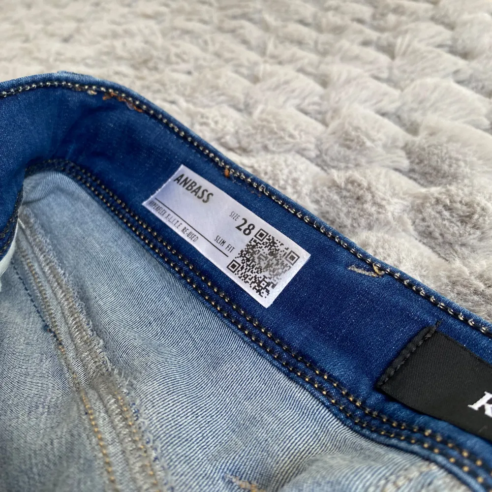 Replay anbass skick 9/10 nypris 1600kr men mitt pris är 699. Storlek 28/32. Jeans & Byxor.