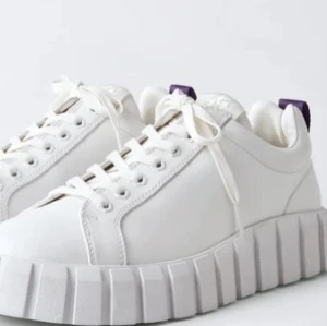 Eytys  - Ett par vita eytys, använda 1 gång❤️köpt för 2000 