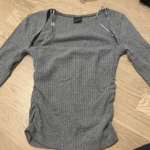 Ribbad tröja  - Ribbad tröja grå svart 