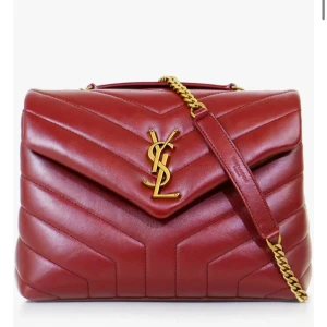 SÖKER - söker någon av dessa väskorna från ysl i small eller medium. Måste vara äkta och i någon röd nyans. 