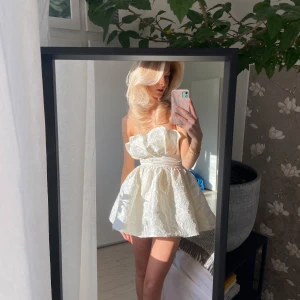 Klänning  - Vit klänning från collective the label