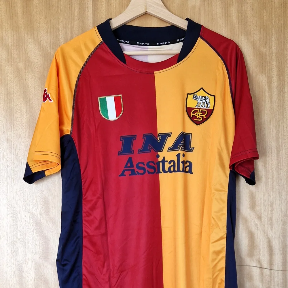 Fransesco Totti Roma repIika fotbollströja 01-02. Helt ny med tag.   Storlek: Large. Sportswear.