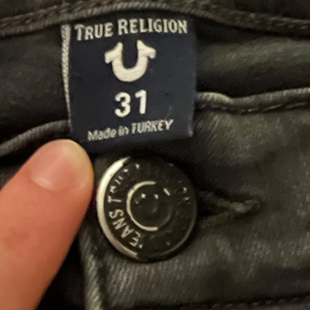 Säljer ett par true religion jeans på grund av att jag tyckte de var lite för tajta på mig.😊. Jeans & Byxor.