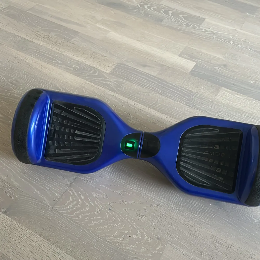 En hover board. Kommer med laddare . Övrigt.