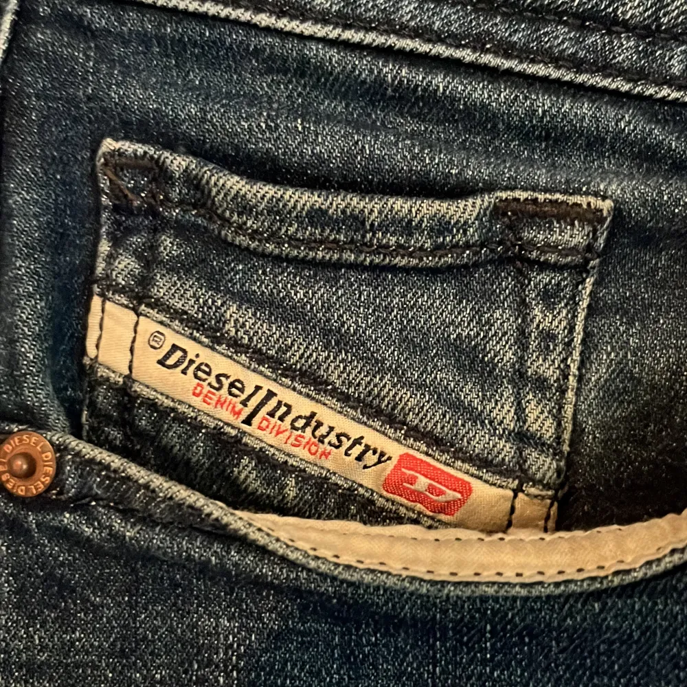 Riktigt snygga straight/slim diesel jeans Riktigt bra skick 9/10 W31 L32 Priset är inte hugget i sten!. Jeans & Byxor.