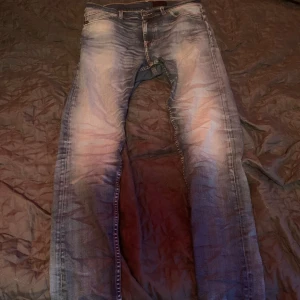 Tiger of Sweden jeans - Säljer nu min sons tiger of Sweden jeans som nästan aldrig är använda, strl 31/32 slim fit. 
