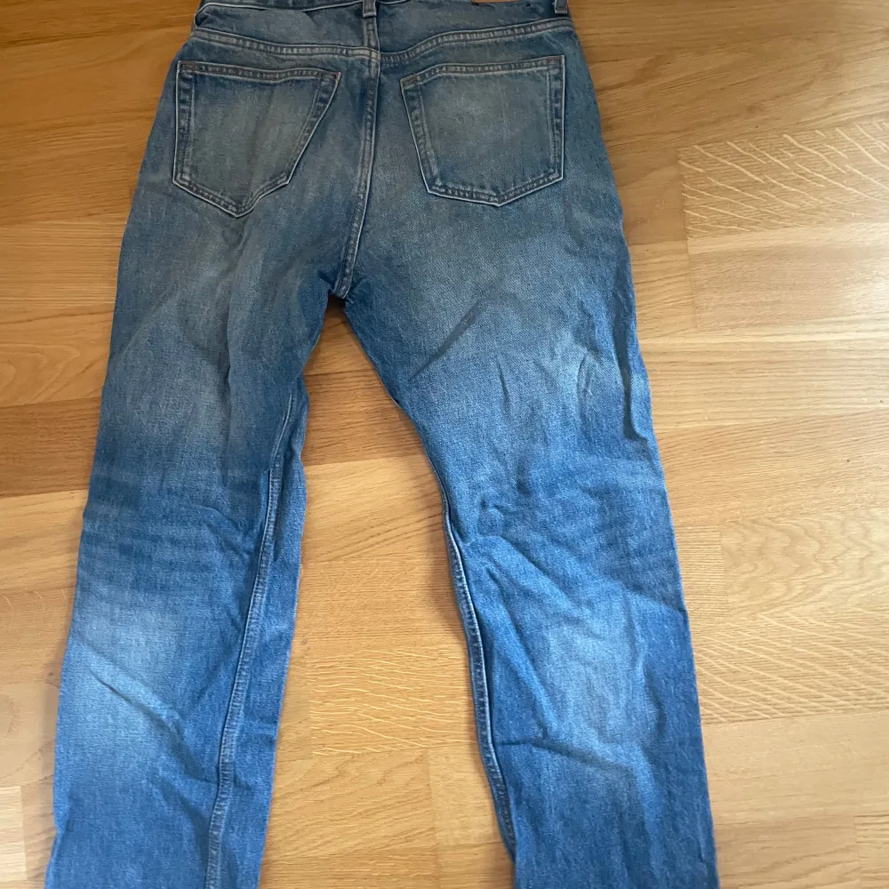 Blåa weekday jeans i storlek 29/30. Knappt använda. Pris kan diskuteras.. Jeans & Byxor.