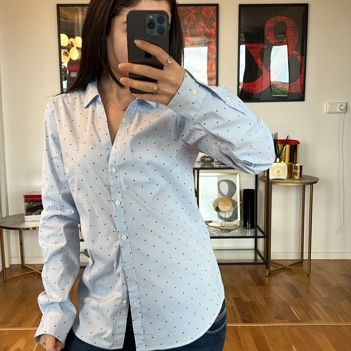 Ljusblå prickig skjorta - 90