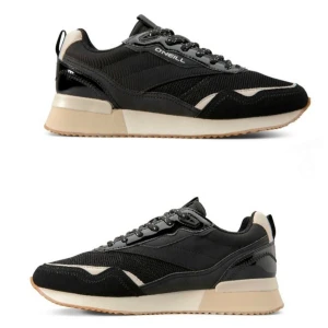 Svarta sneakers från O'Neil - Snygga svarta sneakers från O'Neil i storlek 40. Skorna har en stilren design med snörning och kontrasterande beige detaljer. Skorna har aldrig använts utomhus. Endast provade inomhus. Nypris 495. Finns i Helsingborg. 