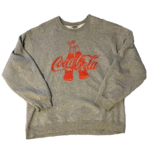 Vintage Coca-Cola Crewneck - En vintage Coca-Cola crewneck köpt på Beyond Retro! 
