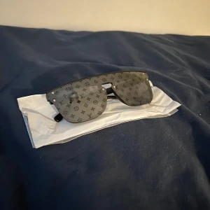 LV Solglasögon  - Aldrig använda! Skriv för mer info!