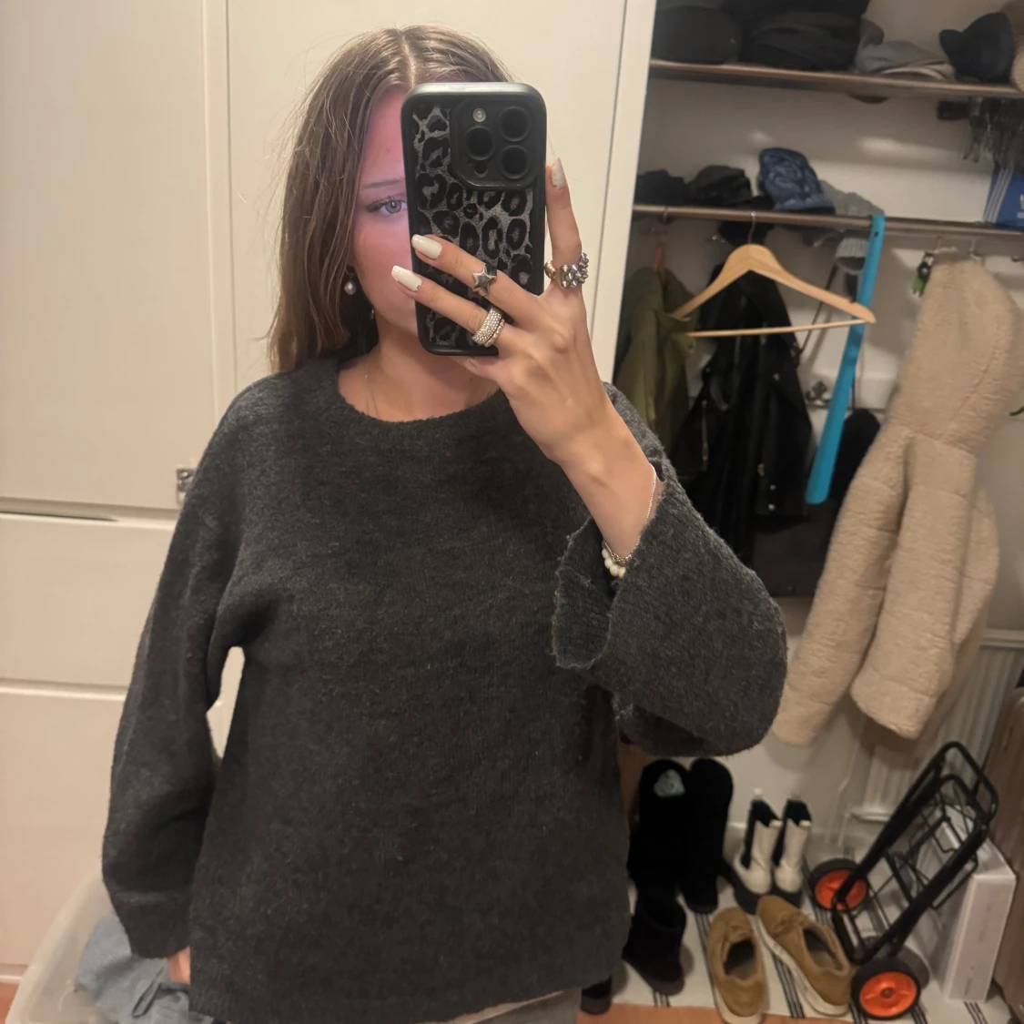 Mörkgrå stickad tröja från 157