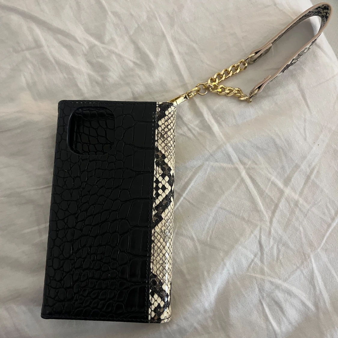 Svart och ormmönstrad kuvertväska - 90
