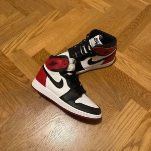 jordan 1 retro high black toe 2016 - använda en gång väldigt kort, kommer utan box