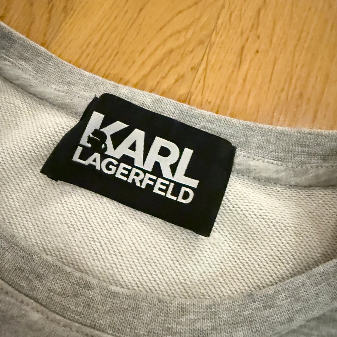Grå sweater - Karl Lagerfeld - 92