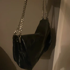 Zara väska - Säljer min Zara väska som jag inte längre använder  