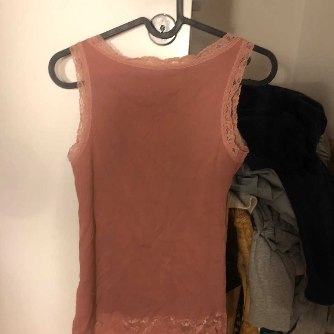 Rosa ribbad linnetopp från Esprit - 90