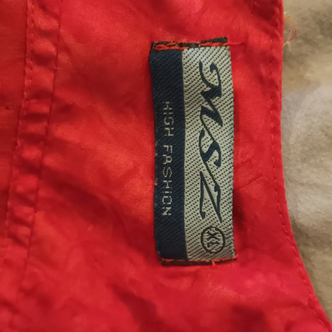 Klänning med broderi från MSZ - 92