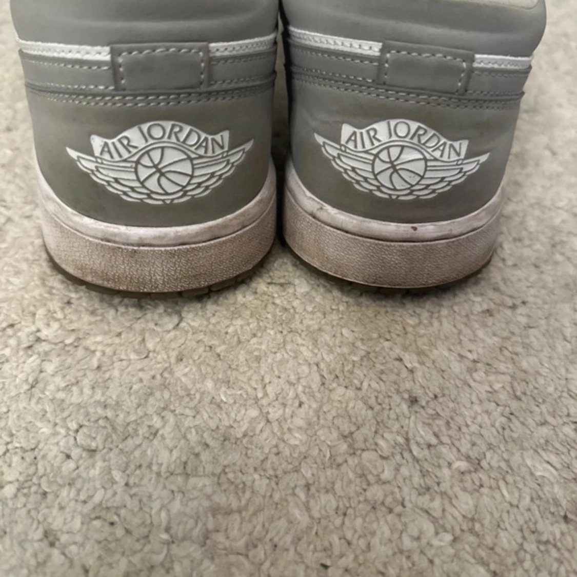 Nike Air Jordan i grått och vitt - 90