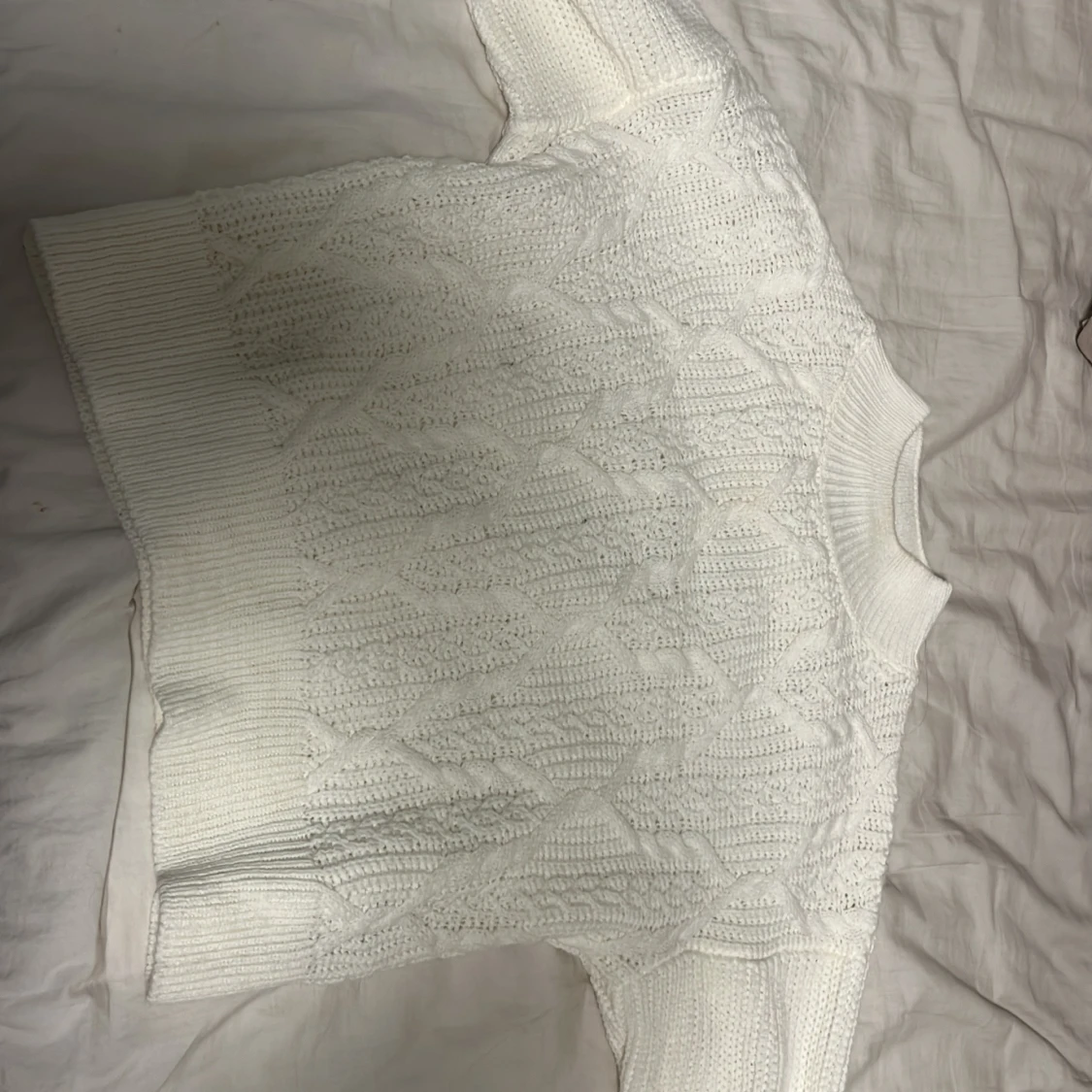 Vit stickad tröja