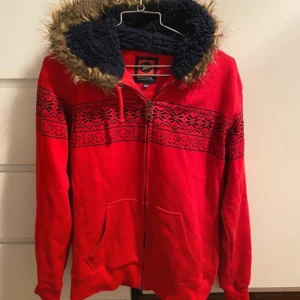 Kofta - Jättemysig och snygg kofta!🎀🎀 Perfekt nu till vintern❄️ Liten i storlek, passar från XS, men den är i storlek L!🌟