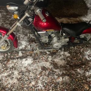 110 cc mini motorcykel  - Startar in men jag tror att det inte är något större problem med tanke på att den är knappt använd och jag har redan bytt en del saker på den. Jag skulle kunna tänka mig att ta emot byten.