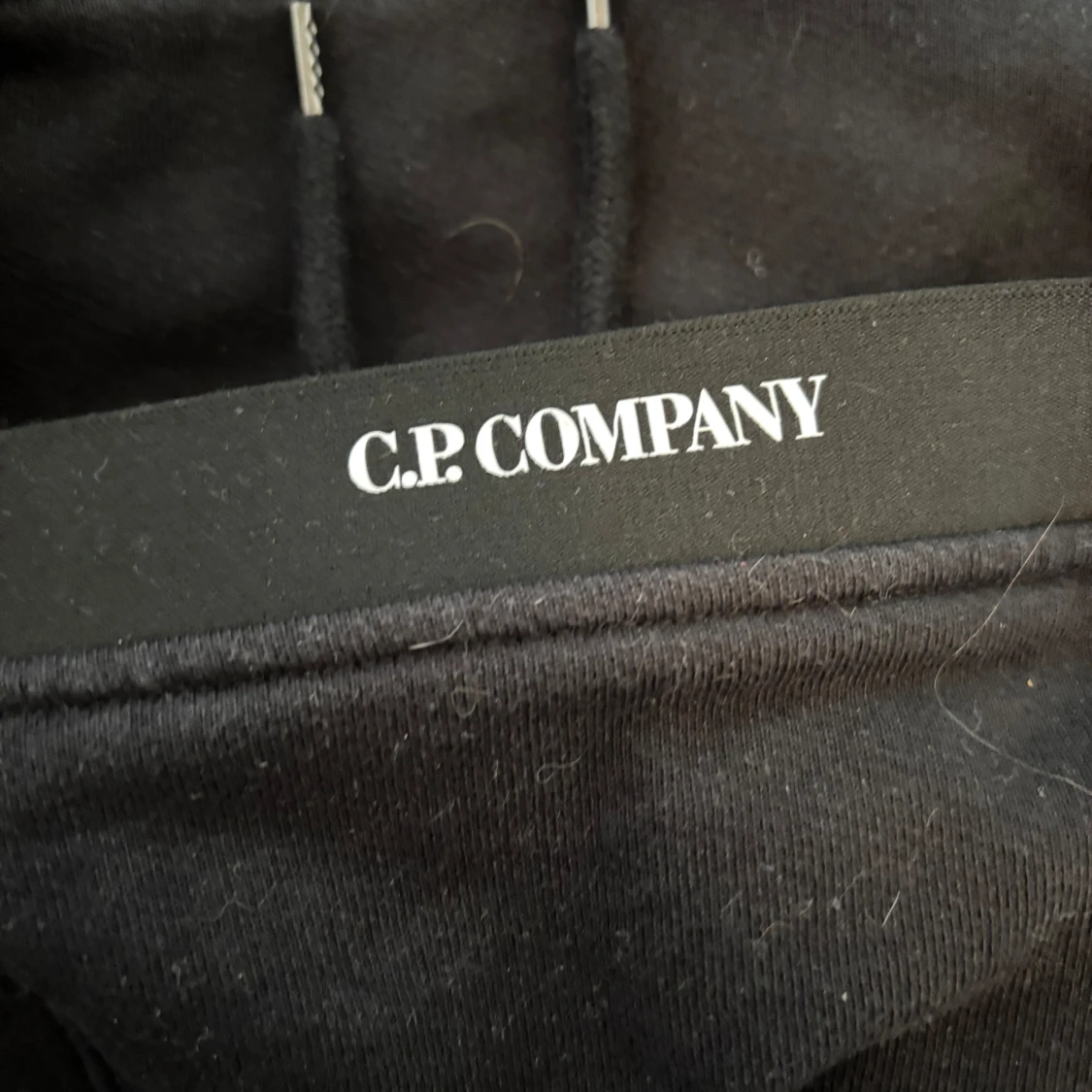 Svart hoodie från C.P. Company - 91