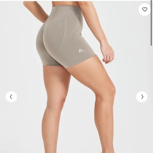 Oner active effortless seamless shorts - Helt nya shorts från Oner Active effortless seamless kollektion i färgen ” minky” I storlek M. Prislapp finns kvar. Nypris: 483 kr 🥰 