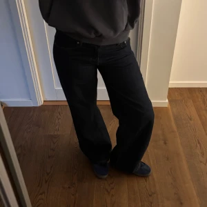 Lågmidjade jeans - Jeans från gina i deras ”wide leg” modell. Nypris: 500kr