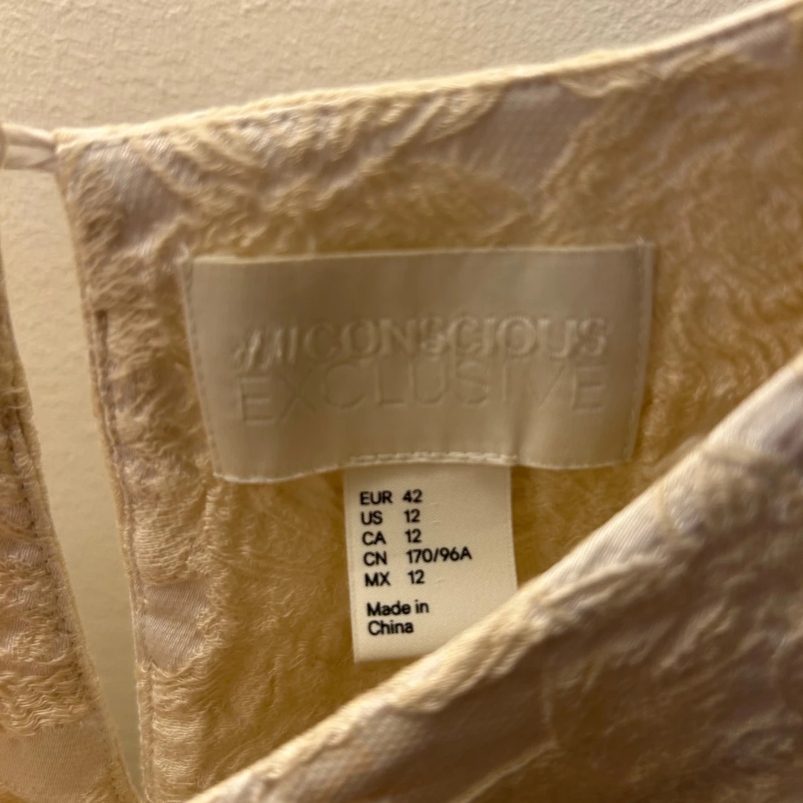 Beige guldig vintage blus från hm! - 91