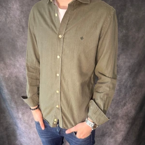 MORRIS SKJORTA - Morris Skjorta - Storlek XS - Nypris ca 1500kr - Deluxecloset 