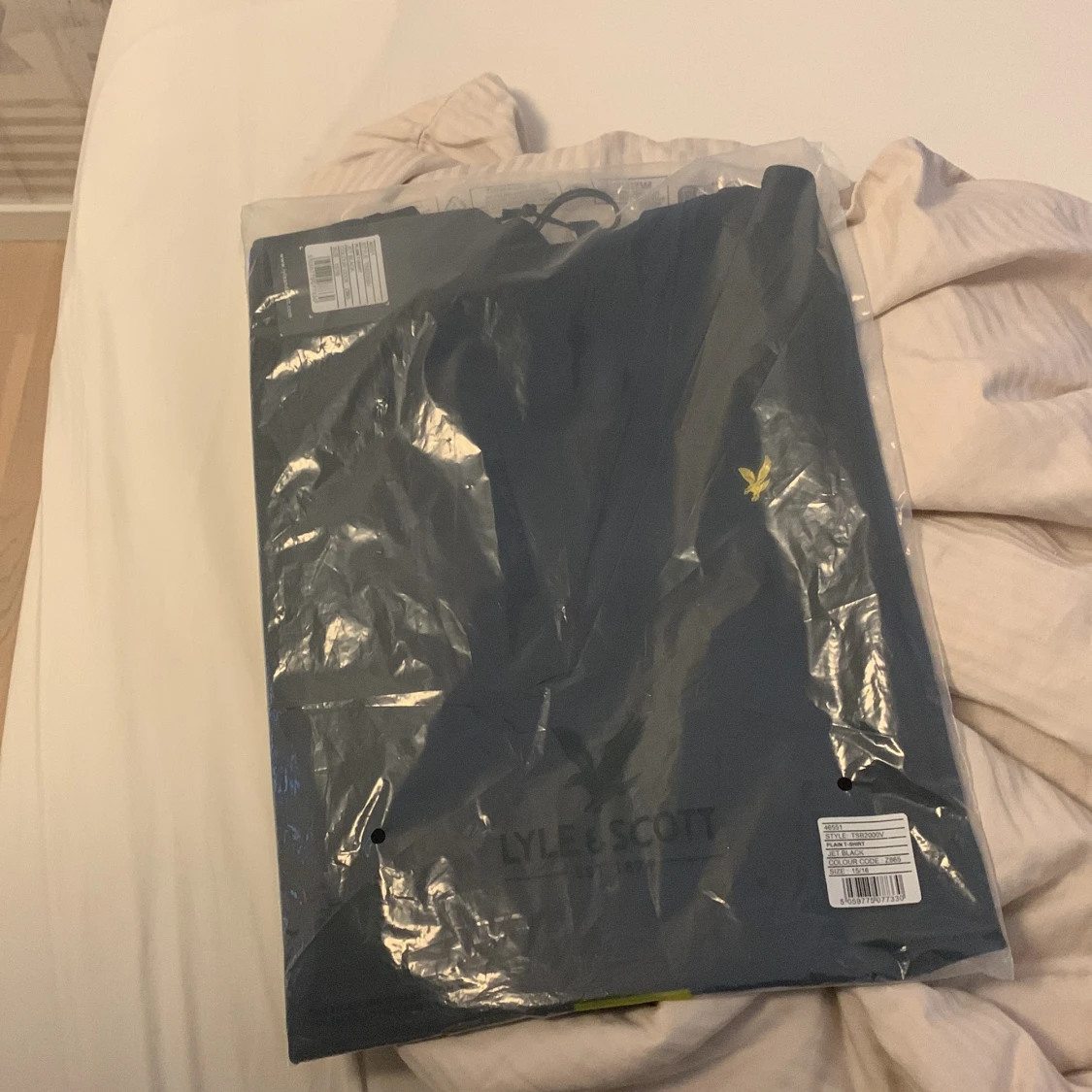 Mörkblå hoodie från Lyle & Scott