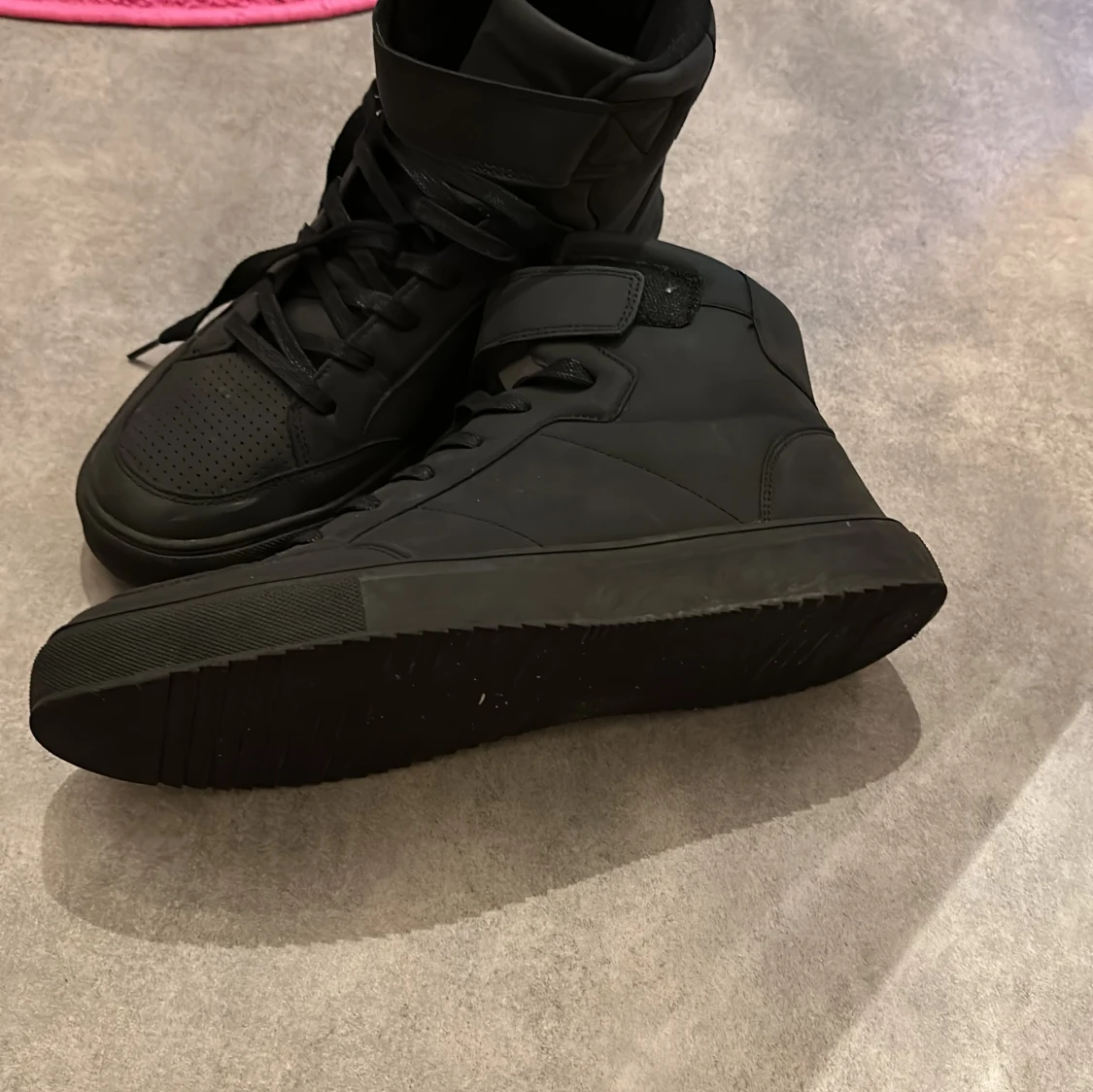 Svarta sneakers med snörning - 90