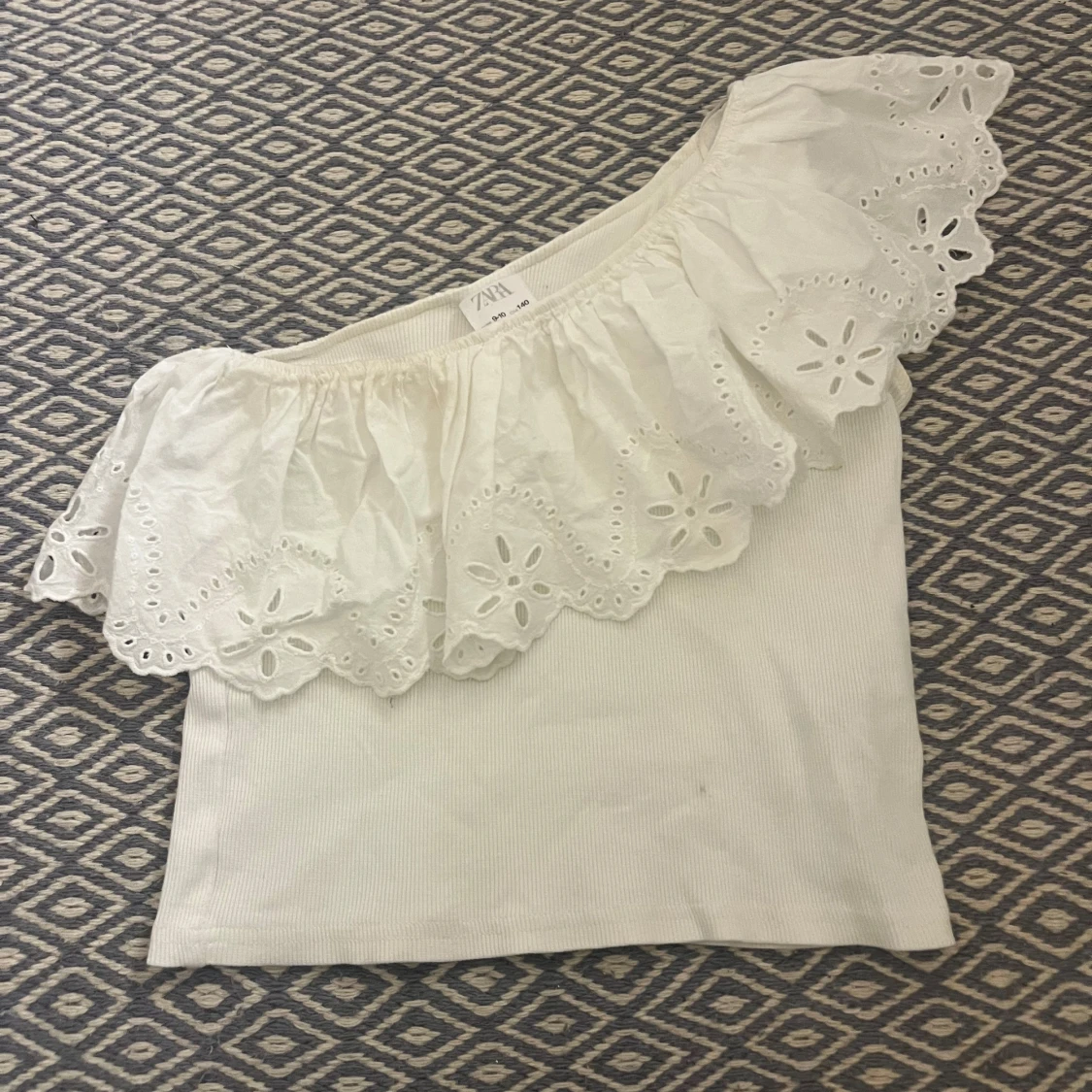 Vit offshoulder topp från Zara