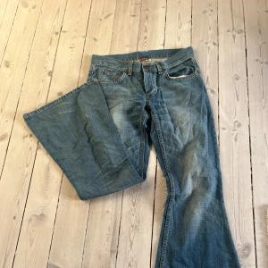 Jeans - Lågmidjade vintage jeans med snygg tvätt som tyvärr är för små för mig❤️