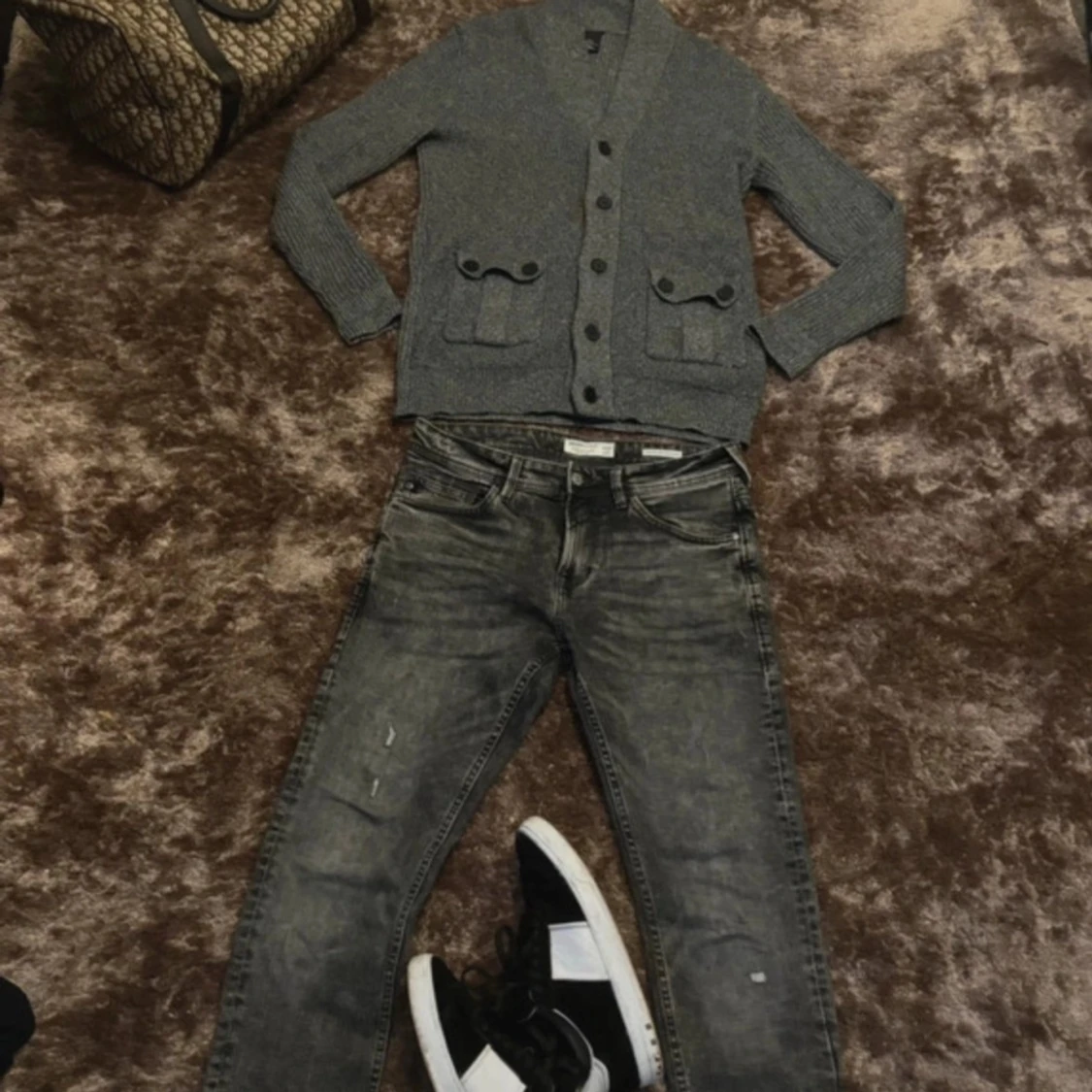 Grå kofta med knappar - 90