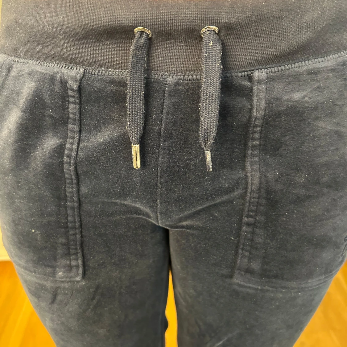 Mörkblå  Juicy Couture mjukisbyxor med snörning - 3