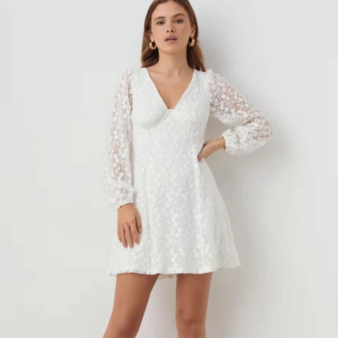 Vit spetsklänning från Gina Tricot