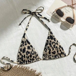 Leopardmönstrad bikini - Oanvänd bikiniöverdel med leopardmönster eftersom för liten 💋 