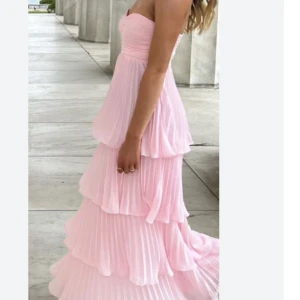 Ljusrosa balklänning  - Säljer min super fina balklänning, den är i jätte fint skick💞