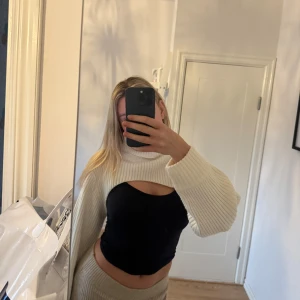 Stickad bolero - Såå fin stickad bolero som passar perfekt över ett linne !💕