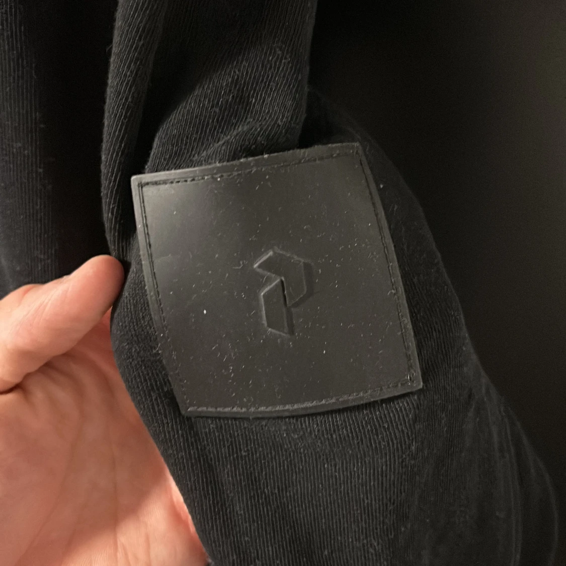 Svart hoodie från Peak Performance - 90