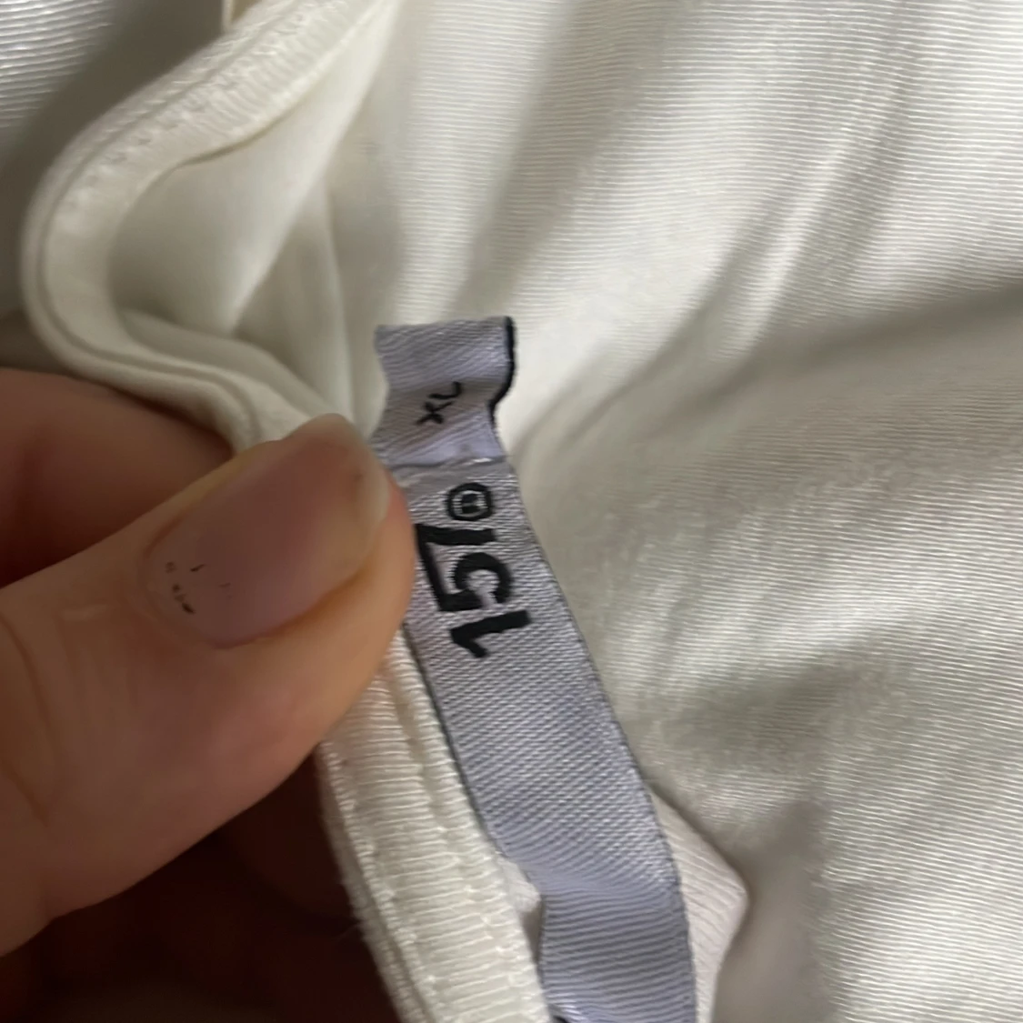 Vit topp med knytband - 91